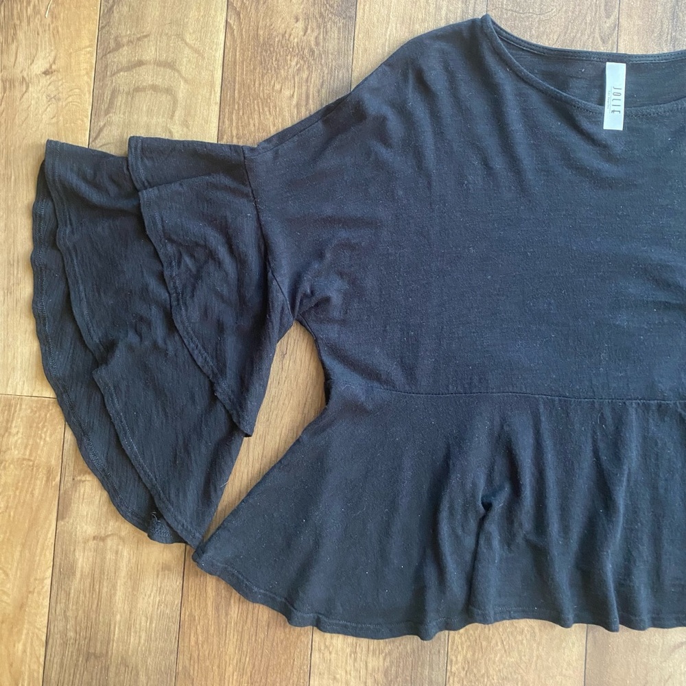 Jolie ruffled sleeve crop top size small